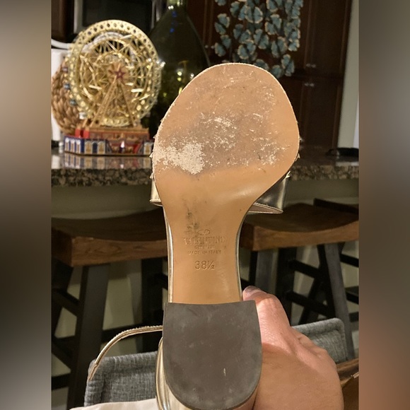 Valentino Garavani Nappa rockstud block heel slingback  sandals in gold. - Picture 9 of 12